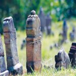 Makam-makam ulama di situs sejarah Islam di Barus, Sumatera Utara.