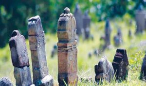 Makam-makam ulama di situs sejarah Islam di Barus, Sumatera Utara.