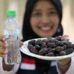 Makan kurma