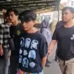 polisi-menangkap-pria-berinisial-r-alias-t-19-muncikari-alias-germo-praktik-prostitusi-online-di-sebuah-hotel-di-kebayoran-bar_169